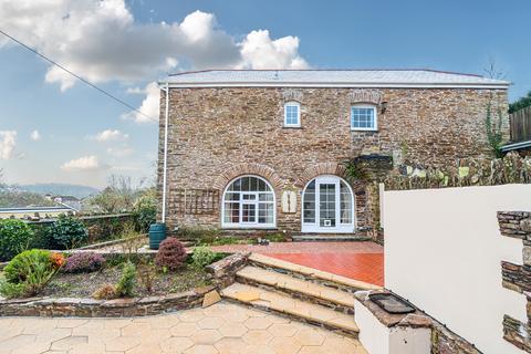 3 bed property, in Court Road, £525,000