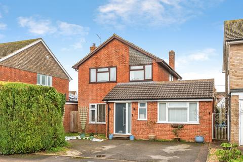 4 bed property, in Dovecote Close, £530,000
