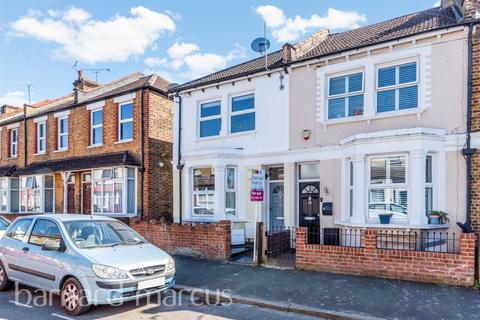 1 bed property, in Sorrento Road, £200,000