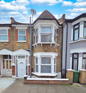 1 bed property, in Kitchener Road, £250,000