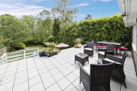3 bed property, in Station Road, £425,000