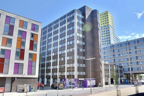 1 bed property, in Isambard Brunel Road, £65,000
