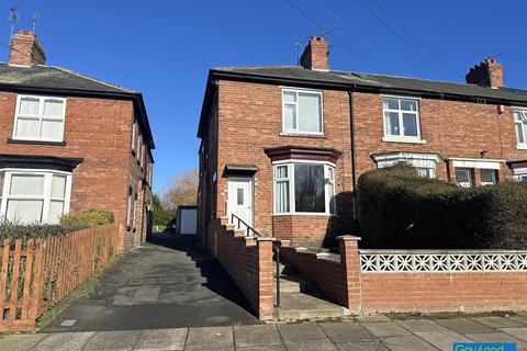 2 bed property, in Grange Avenue Grangefield, £120,000