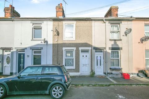 2 bed property, in Parkeston Road, £120,000
