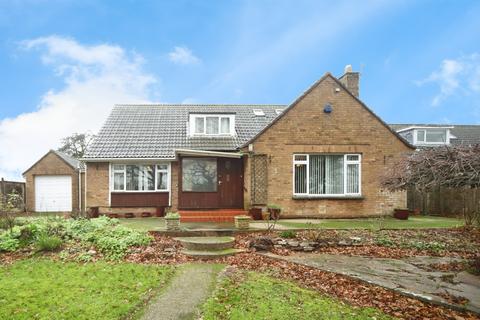 4 bed property, in Cliff Road, £450,000