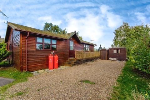 2 bed property, in Sleaford Road, £60,000