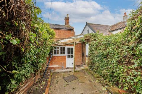 3 bed property, in London Road, £190,000