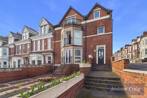 10 bed property, in Lawe Road, £710,000