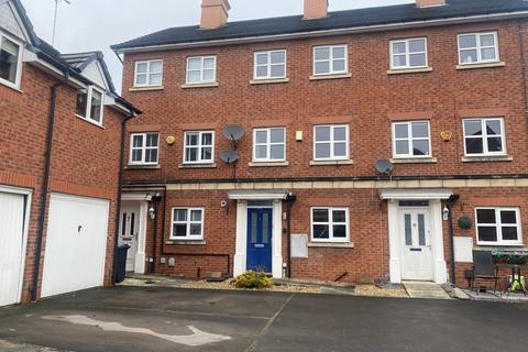 3 bed property, in Drillfield Road, £220,000