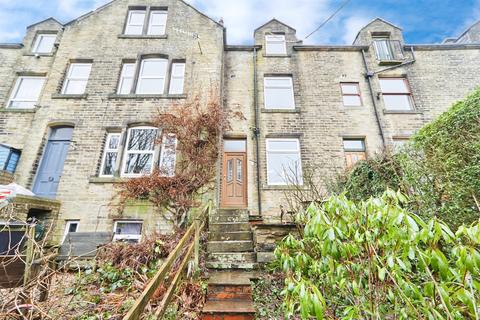 4 bed property, in North View Terrace, £200,000