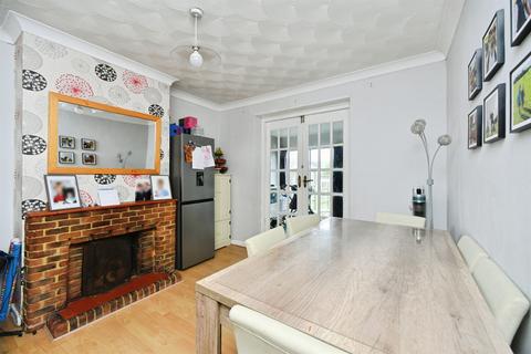 3 bed property, in Baranscraig Avenue, £450,000