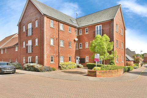 2 bed property, in Bittern Road, £160,000
