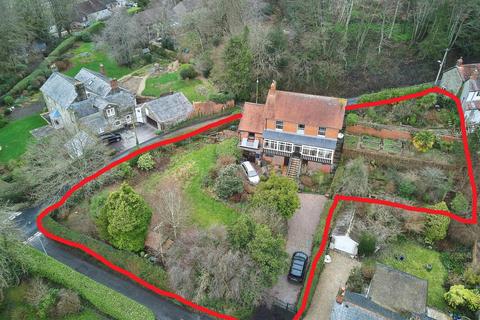 4 bed property, in St. Johns Hill, £750,000