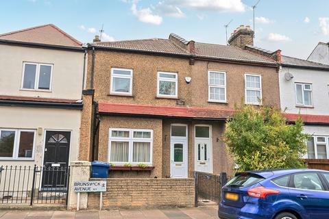 2 bed property, in Brunswick Avenue, £450,000