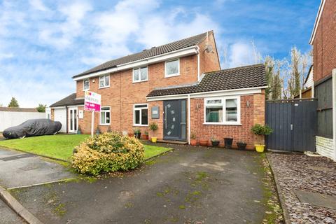 3 bed property, in Arlescote Road, £375,000