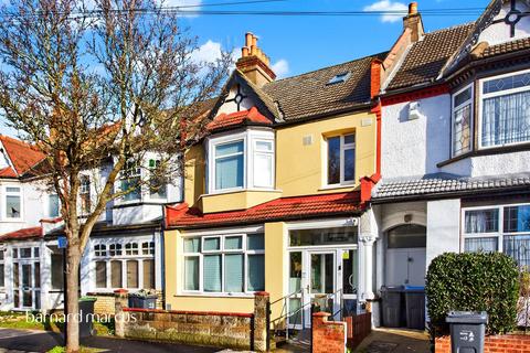 3 bed property, in Nutfield Road, £450,000