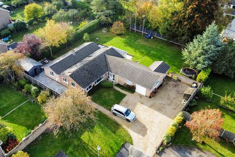 4 bed property, in Kelthorpe Close, £840,000