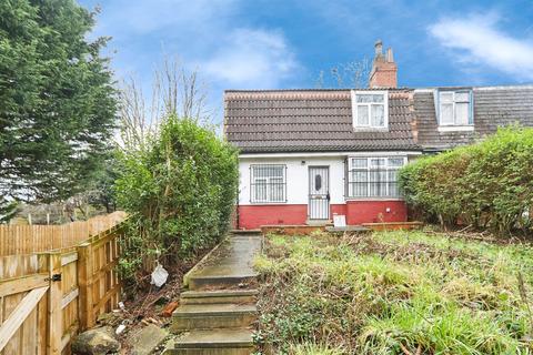 2 bed property, in Sandhurst Avenue, £150,000