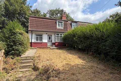 2 bed property, in Sandhurst Avenue, £145,000