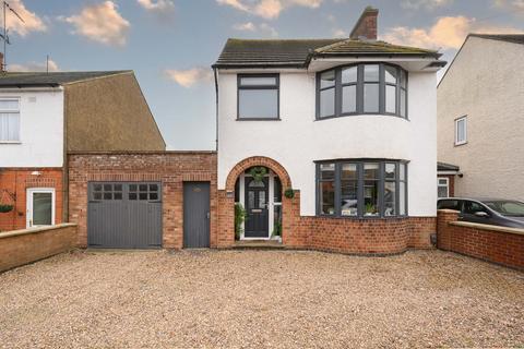 3 bed property, in Federation Avenue, £335,000