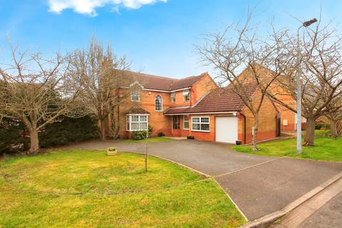 5 bed property, in Edenfield, £450,000