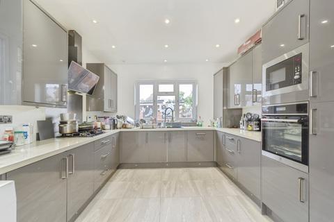4 bed property, in Walcote Road, £375,000