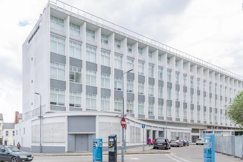 2 bed property, in Lee Street, £90,000