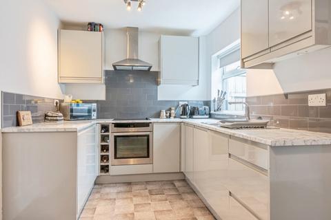 2 bed property, in Bedale Road, £180,000
