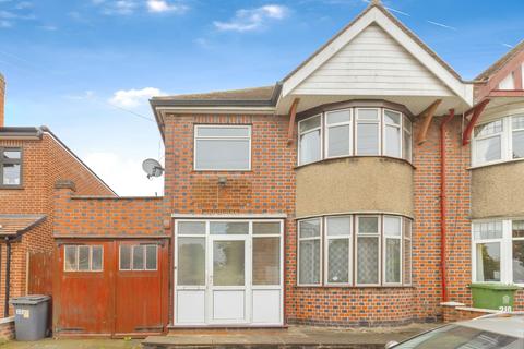 3 bed property, in Hinckley Road, £300,000