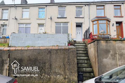 3 bed property, in Morris Avenue, £115,000