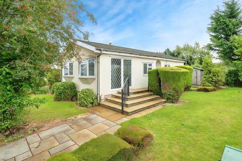 2 bed property, in Willow Crescent, £120,000