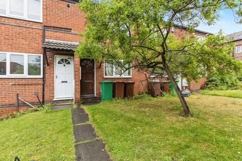 2 bed property, in Allington Avenue, £150,000