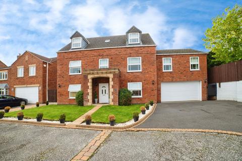 4 bed property, in Eyres Close, £525,000