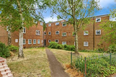 1 bed property, in School Street, £100,000
