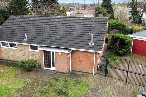 2 bed property, in Fir Tree Close, £375,000
