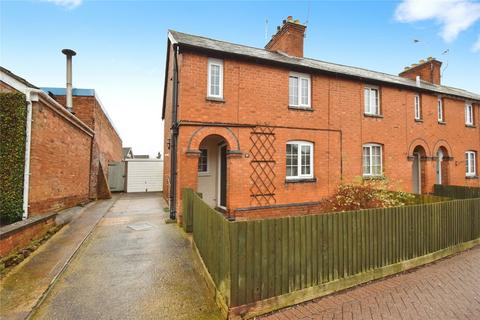 2 bed property, in High Street, £260,000