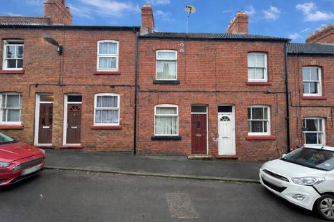 2 bed property, in Orchard Street, £120,000