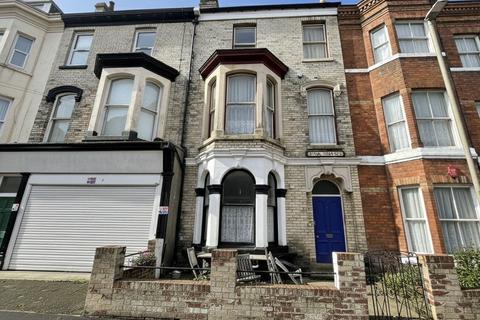 3 bed property, in Alga Terrace, £130,000