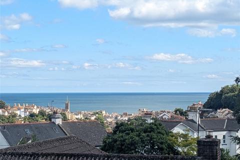 2 bed property, in Ferndale Road, £195,000