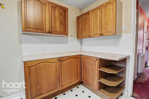 2 bed property, in Snowdon Court, £160,000