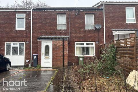 2 bed property, in Snowdon Court, £160,000