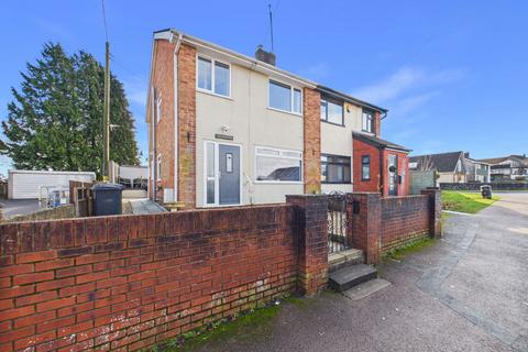 4 bed property, in High Street, £275,000