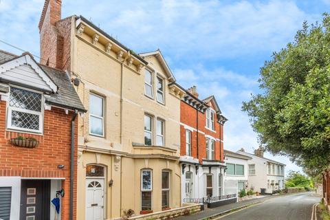 5 bed property, in Plantation Terrace, £300,000