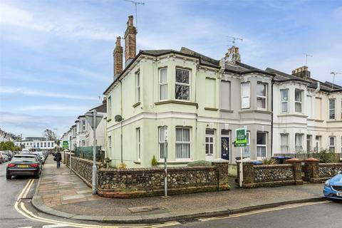 3 bed property, in Lennox Road, £400,000