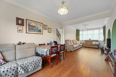 3 bed property, in North Acton Road, £575,000