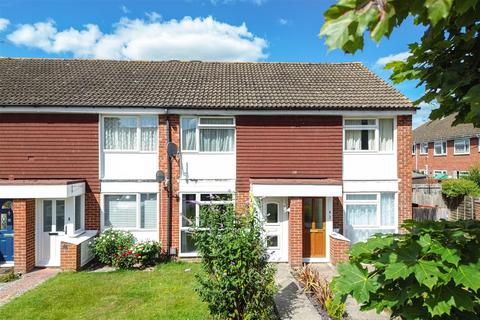 2 bed property, in The Pines, £325,000