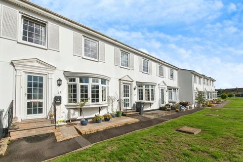 2 bed property, in Ernsborough Gardens, £270,000