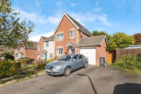 4 bed property, in Pale Gate Close, £280,000