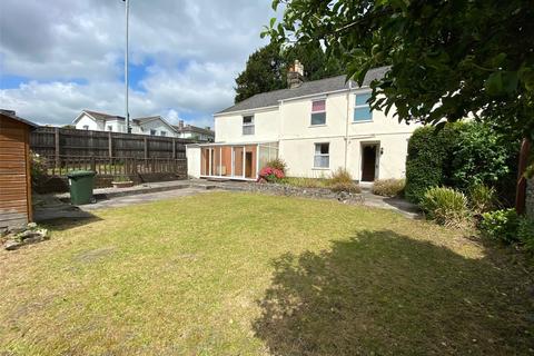 3 bed property, in Old Exeter Road, £215,000