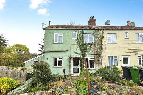 2 bed property, in St. John Close, £190,000